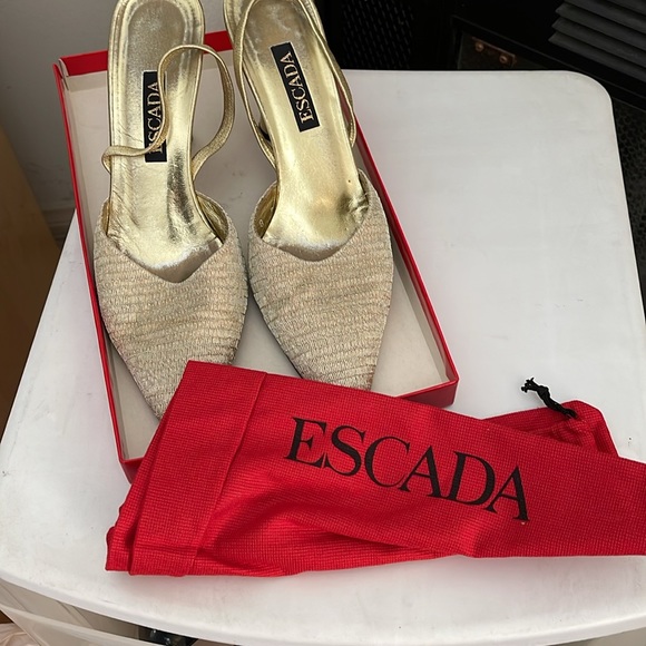 Escada Shoes - 🔥🔥Escada gold evening shoes